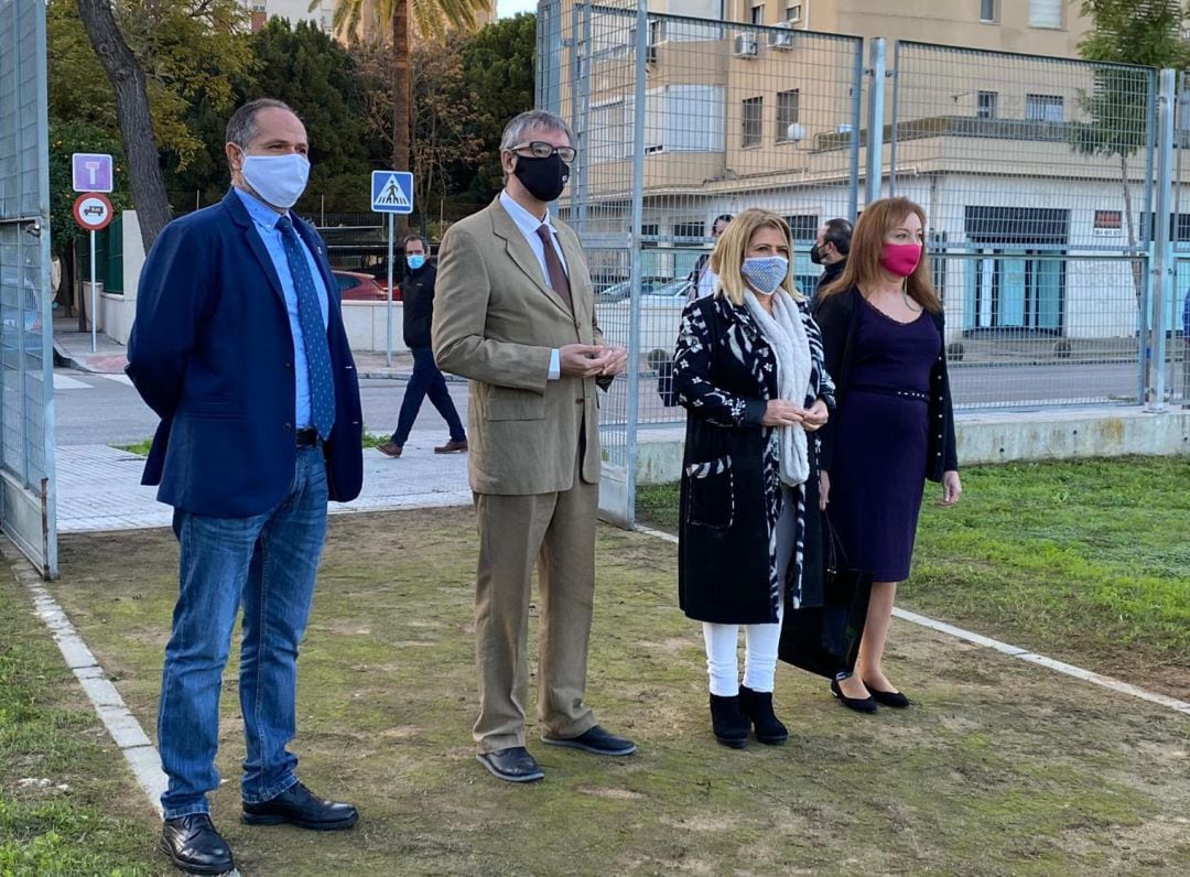 El rector de la UCA Francisco Piniella junto a la alcaldesa de Jerez Mamen Sánchez durante la apertura de la puerta que comunica el campus con Princijerez