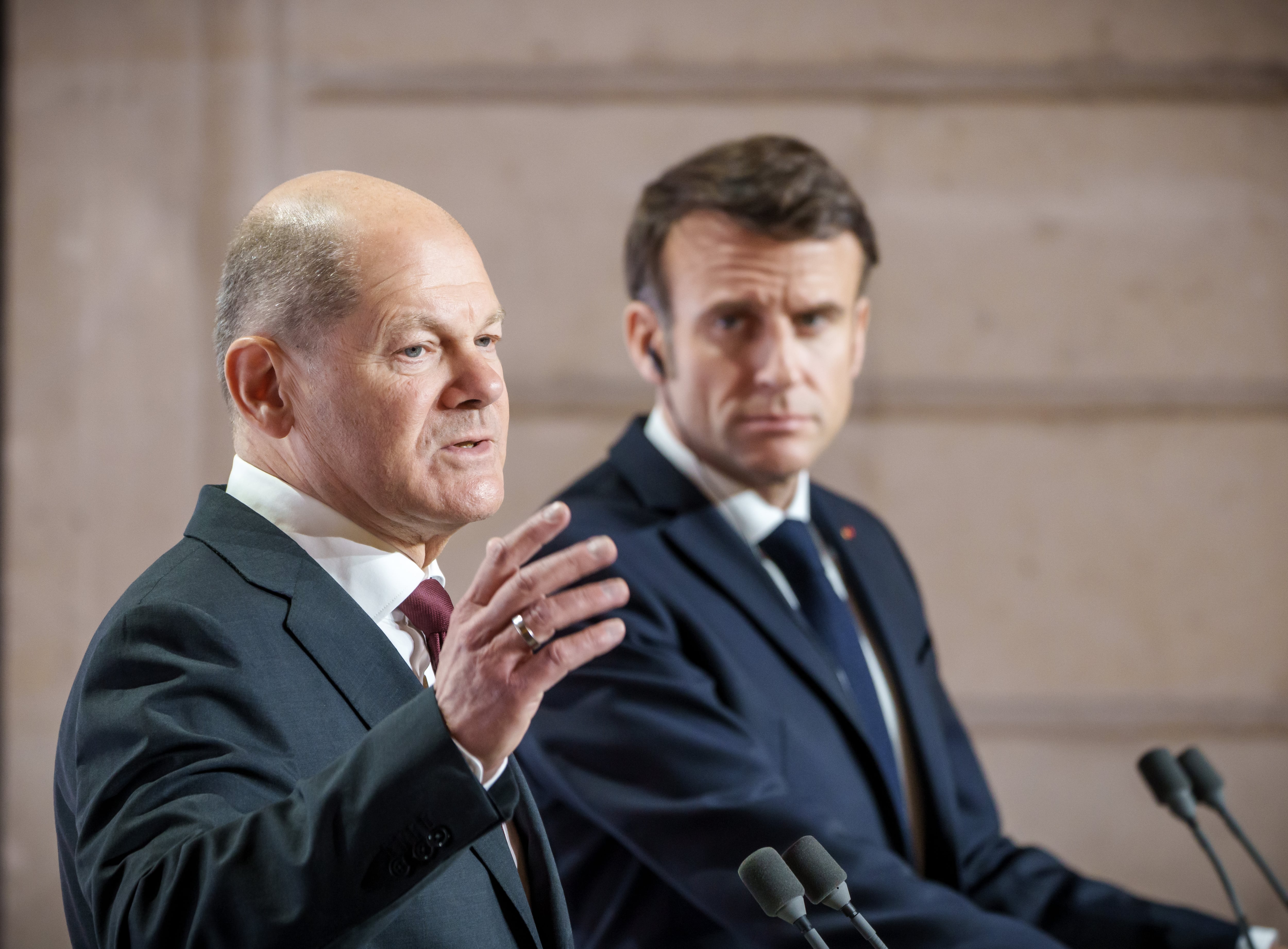 Olaf Scholz y Emmanuel Macron durante una comparecencia conjunta el pasado año en París