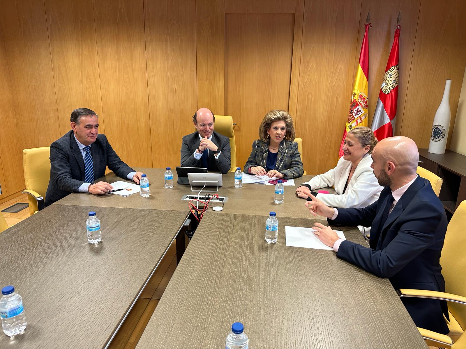 Reunión en Valladolid sobre el centro de salud de El Burgo.