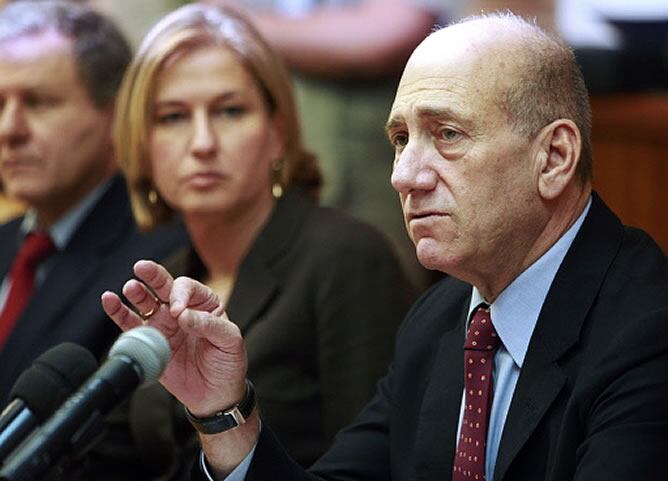 Ehud Olmert y Tzipi Livni de fondo.