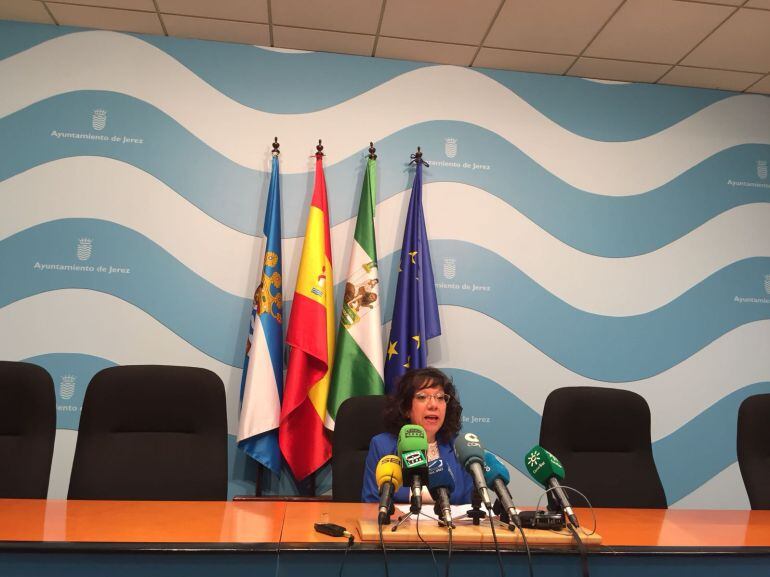 Carmen Collado, delegada municipal de Bienestar Social, ha presentado estas ayudas que otorga la Junta de Andalucía