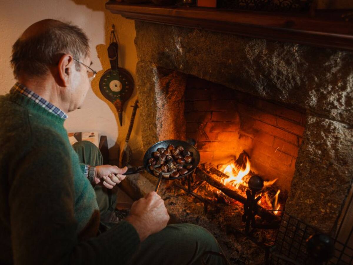 "Dame la orillica del quijal; si no me la das te rompo el portal"