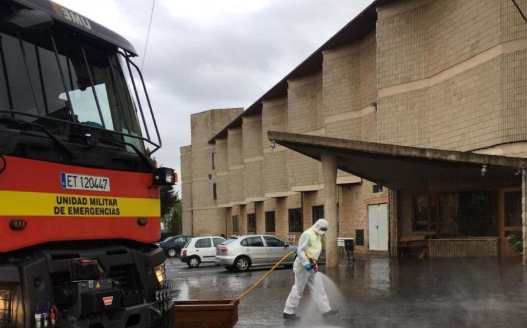 La UME continúa con la desinfección de los espacios públicos de la provincia