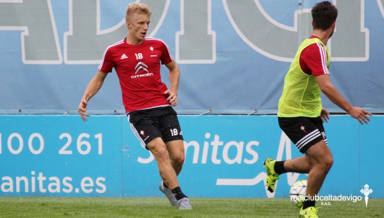 Daniel Wass durante un entrenamiento con el Celta