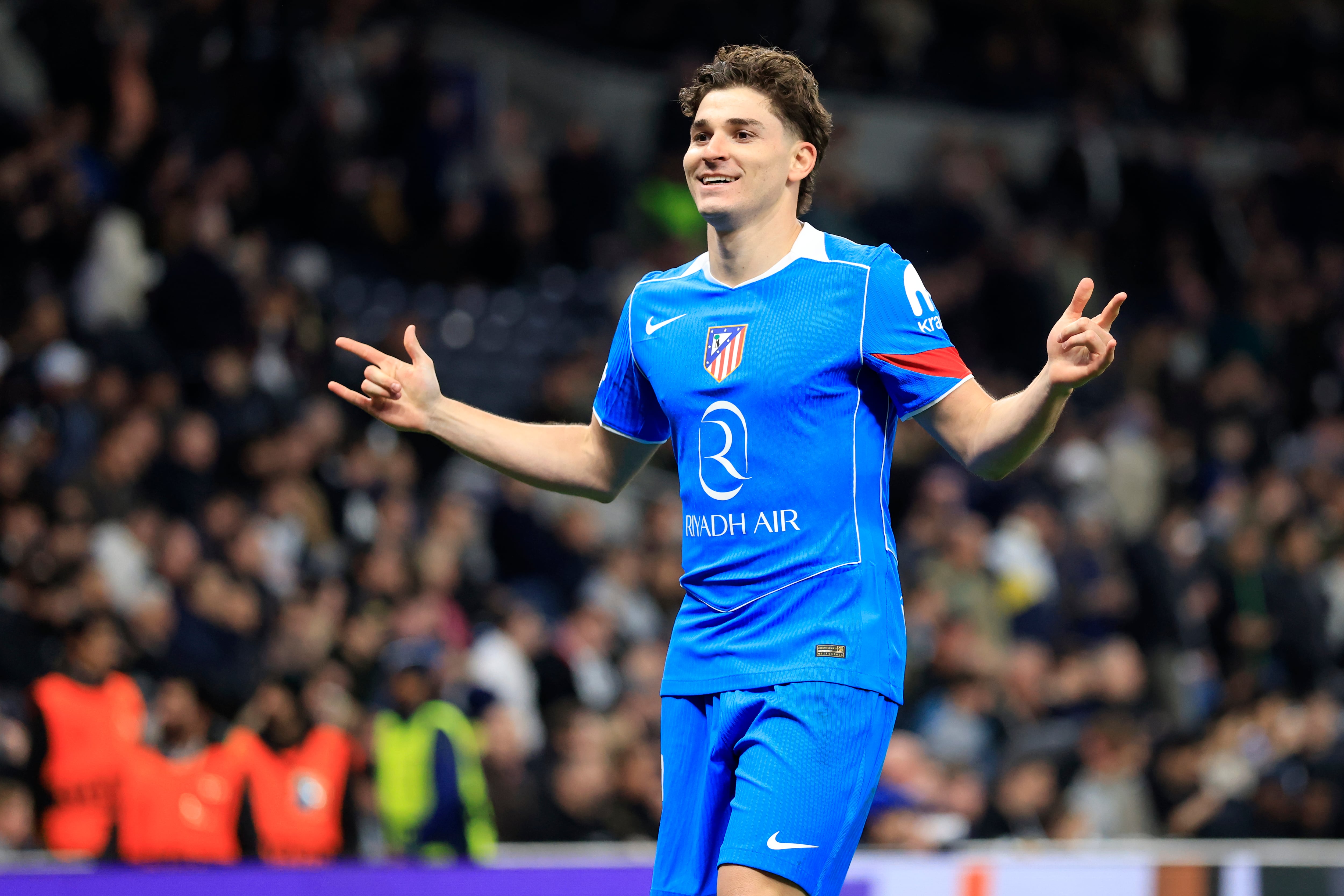 Julián Álvarez celebra su tanto contra el Tottenham