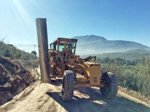 Maquinaria que esta actuando en los caminos rurales de Bedmar-Garcíez