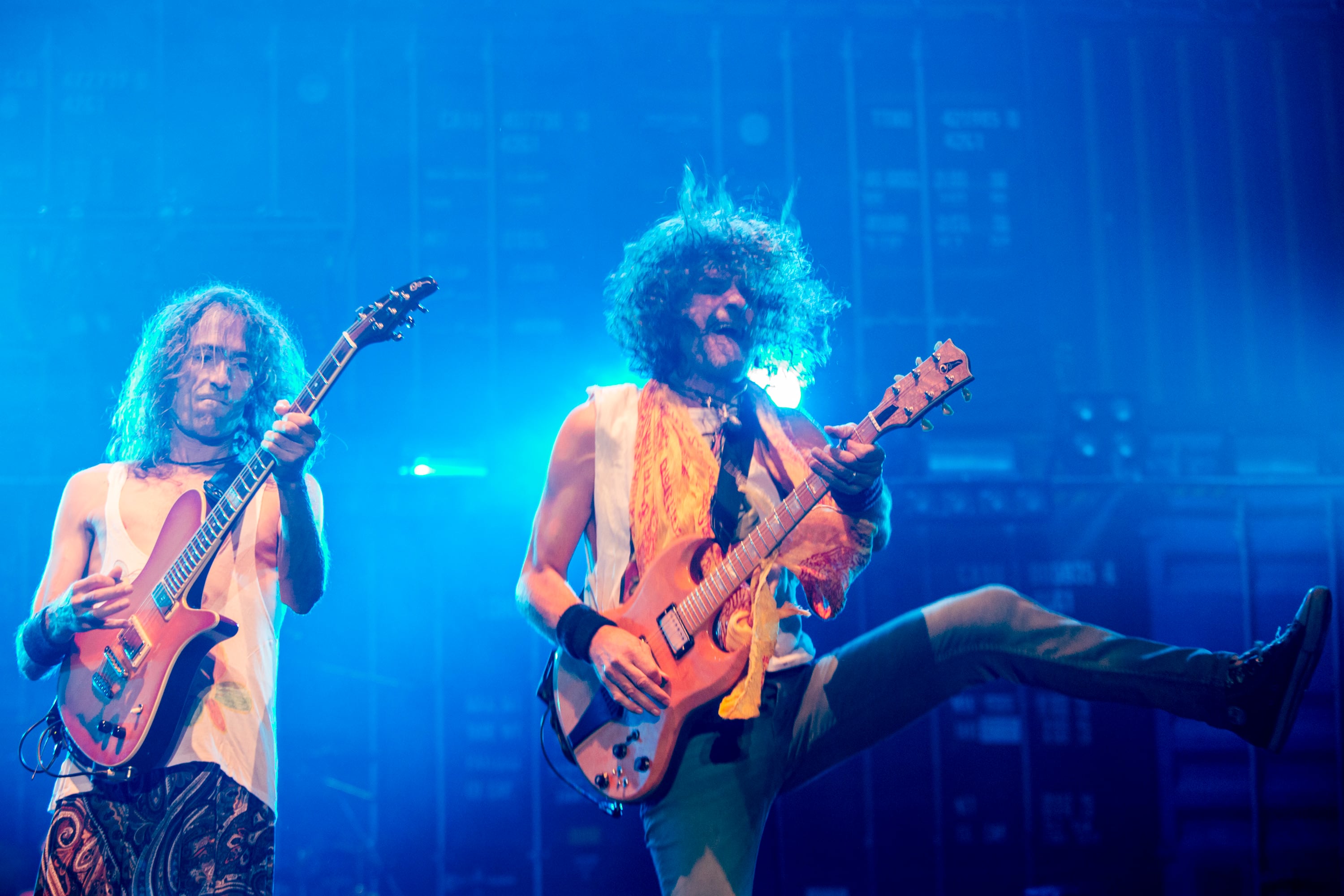 Roberto Iniesta e Iñaki Anton de Extremoduro en concierto en Barcelona en 2014.