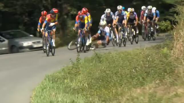 Javier Romo se cae en la etapa 15 de La Vuelta tras la invasión de un manifestante