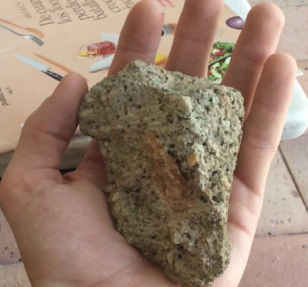 Piedra lanzada en uno de los actos vandálicos en Ayllón 