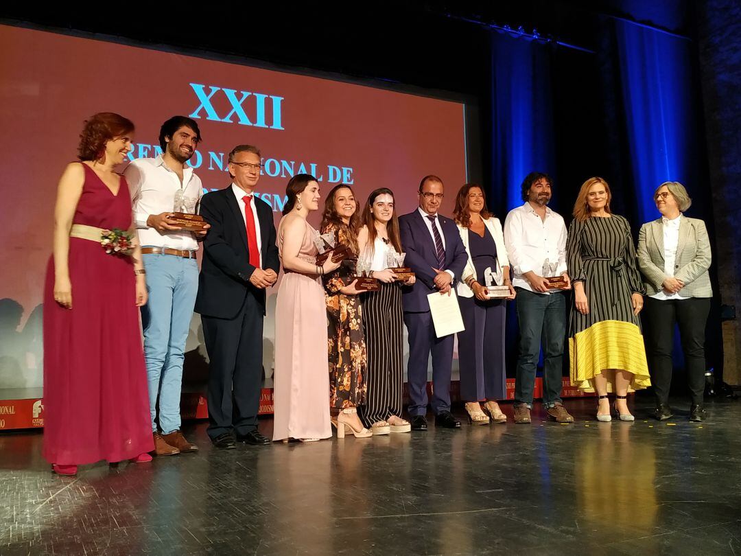 Foto de los ganadores de los premios Francisco Valdés junto a las autoridades presentes