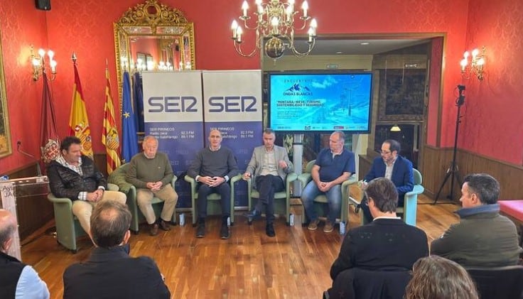 Evento de nieve 2024 con la mesa de los alcaldes con Estaciones de Esquí