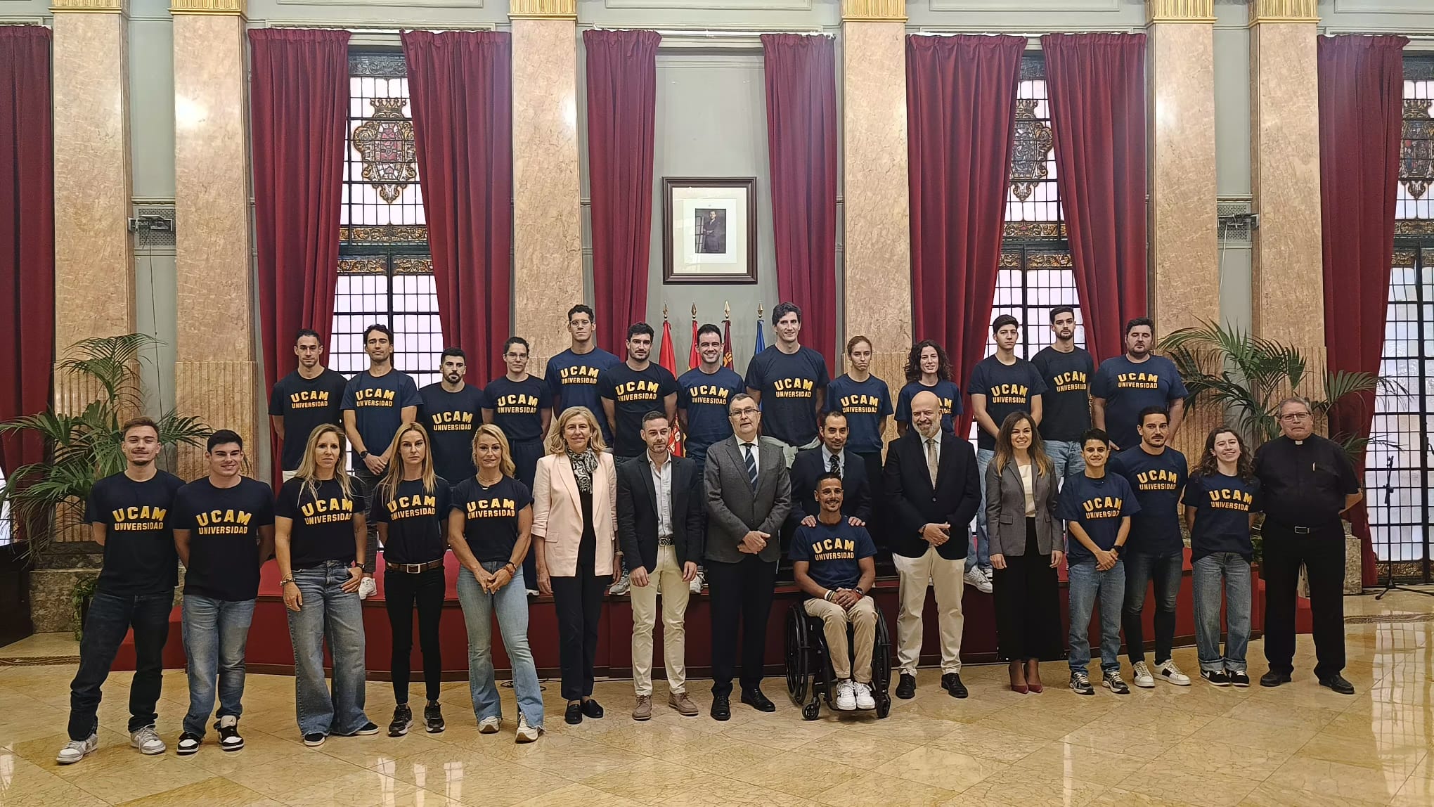 Autoridades del Ayuntamiento de Murcia en la recepción a los deportistas de la UCAM