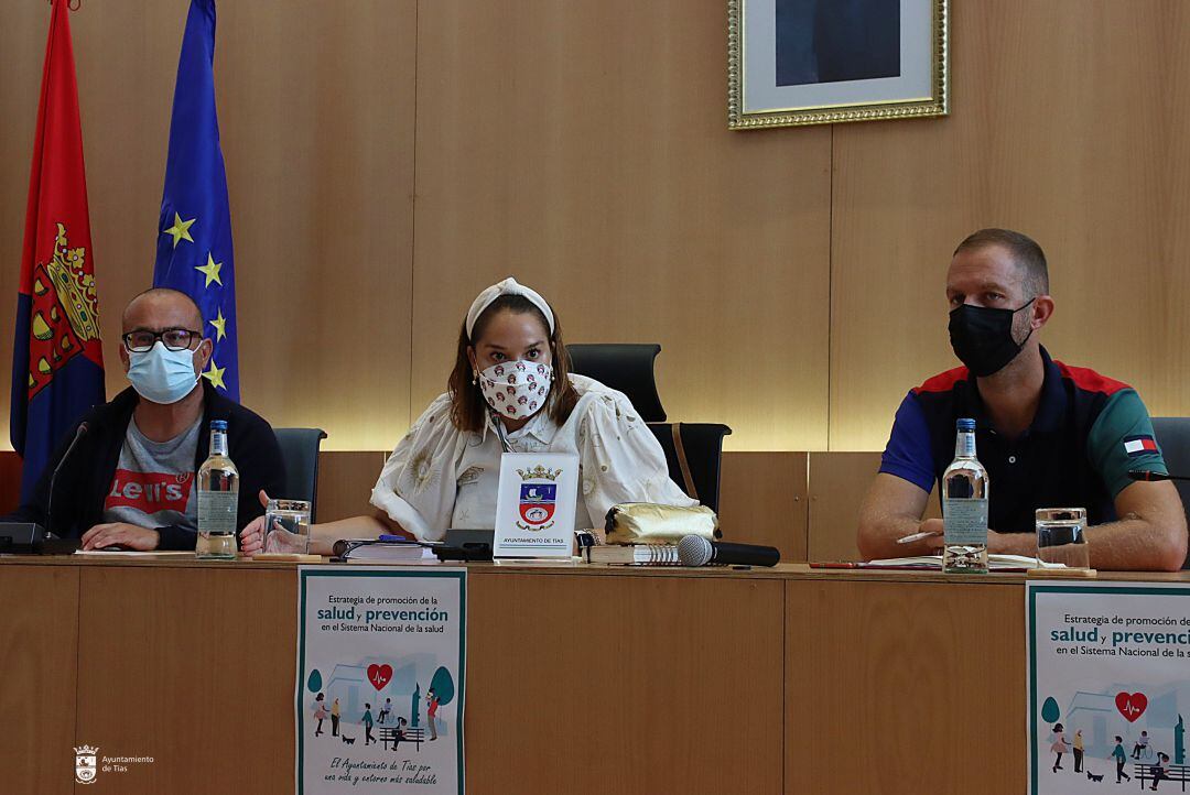 Los concejales Laura Callero (Sanidad) y Cristopher Notario, en la mesa de coordinación.