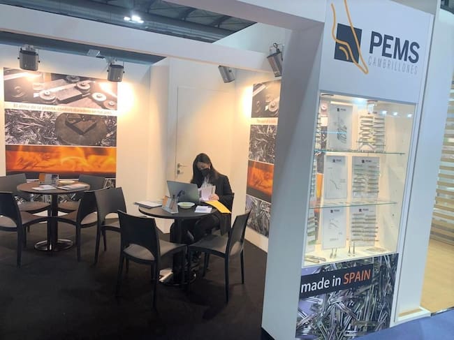 Mª José Rodríguez, en un stand de feria.