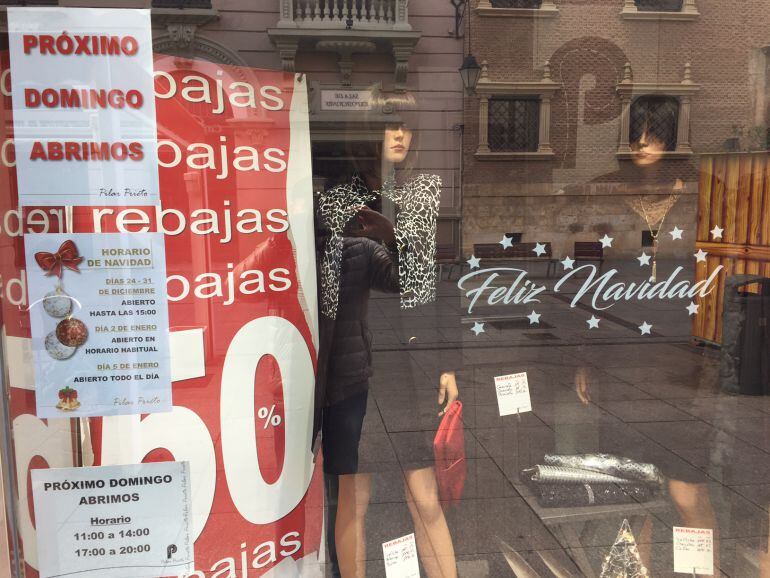 Uno de los céntricos establecimientos de la capital palentina que abre este domingo