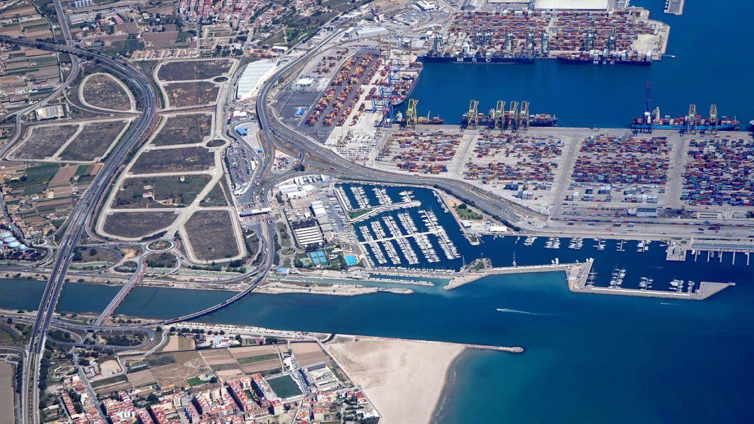 Imagen aérea del Puerto de València 