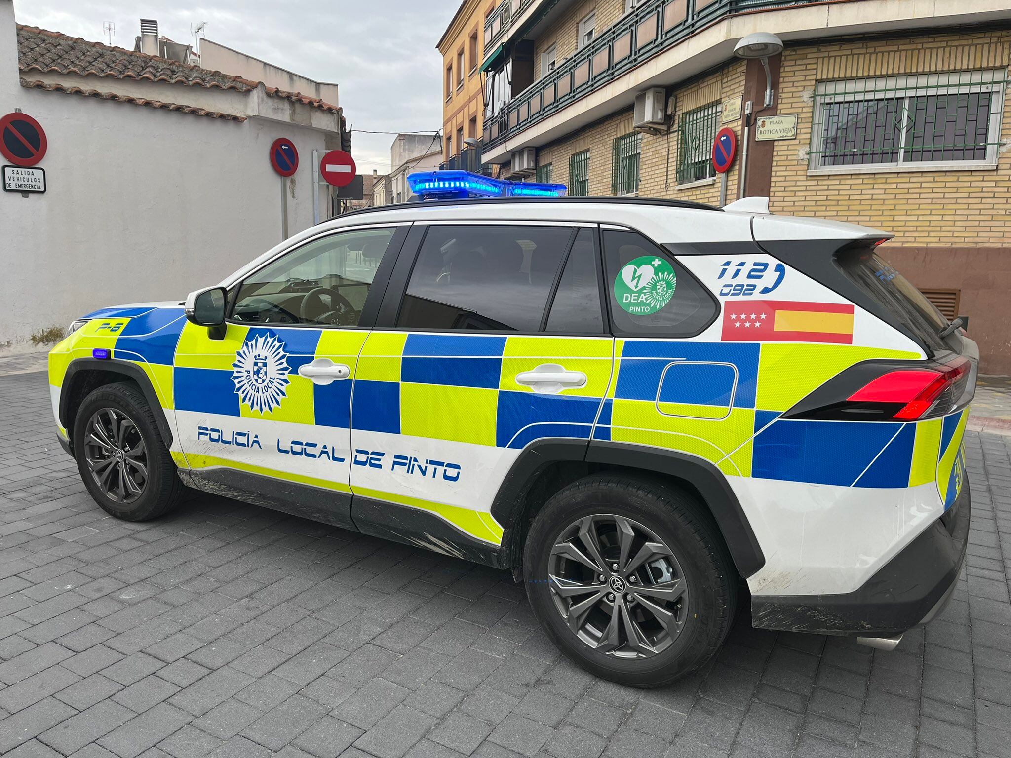 Uno de los vehículos policiales