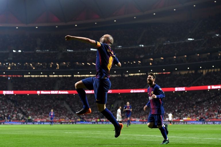 Iniesta celebra su gol