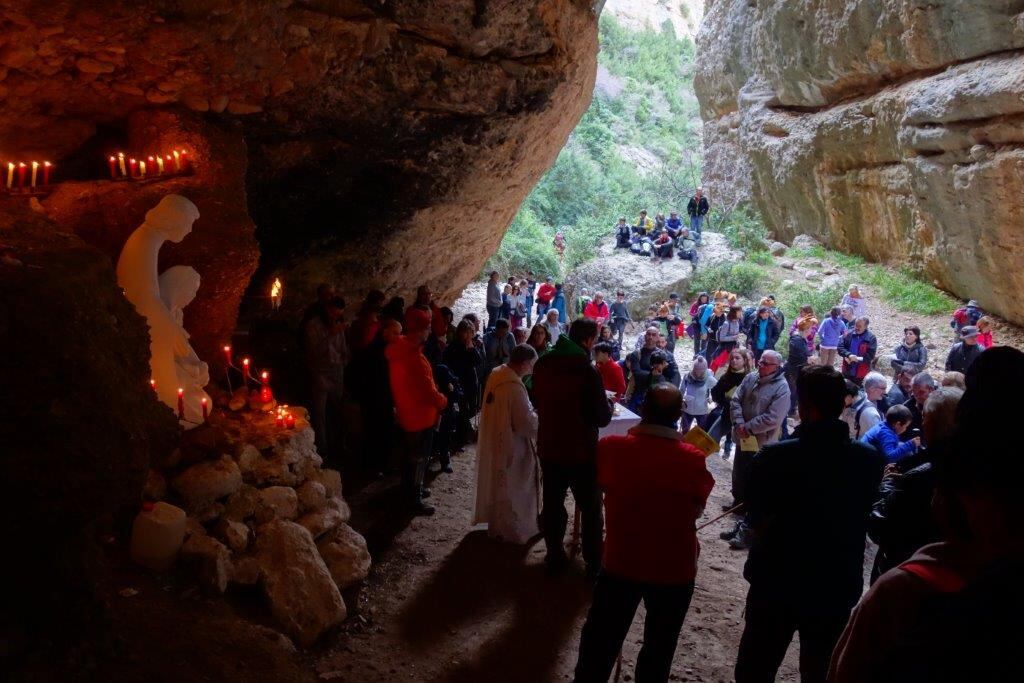 Cientos de oscenses acuden cada año el día de Navidad a las Gorgas de San Julián