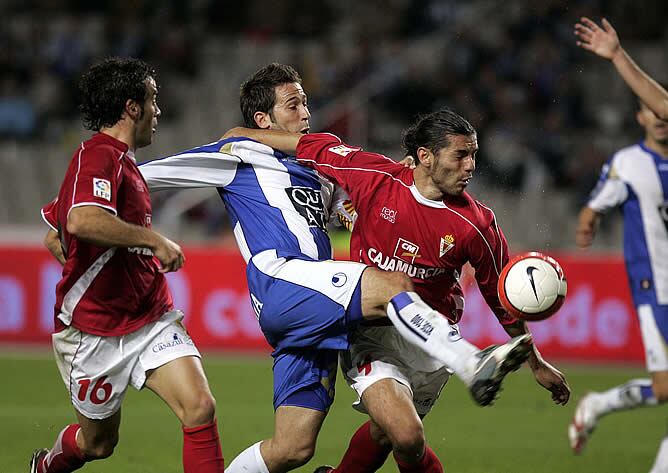 Tamudo es interceptado por la defensa murciana