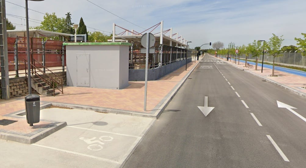 Parte trasera de la estación de Getafe-Sector III, cuyo acceso está previsto abrir en el futuro