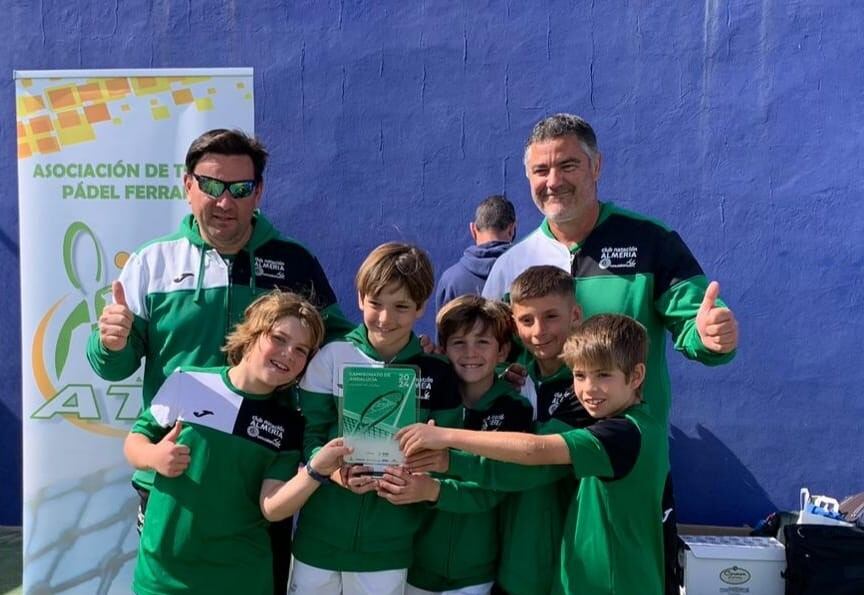 Los campeones del CN Almería.