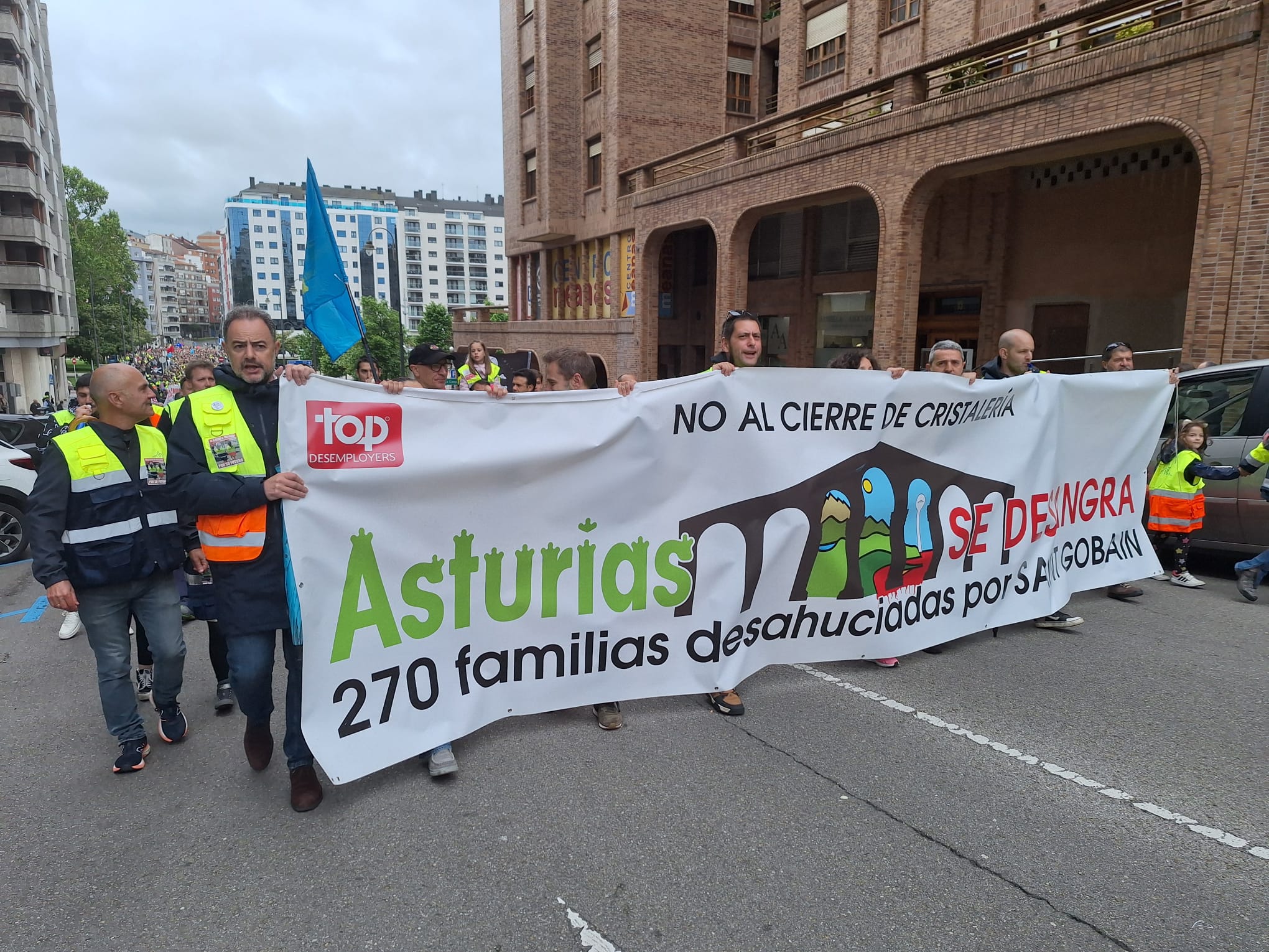 Trabajadores de la factoría avilesina de Saint-Gobain.