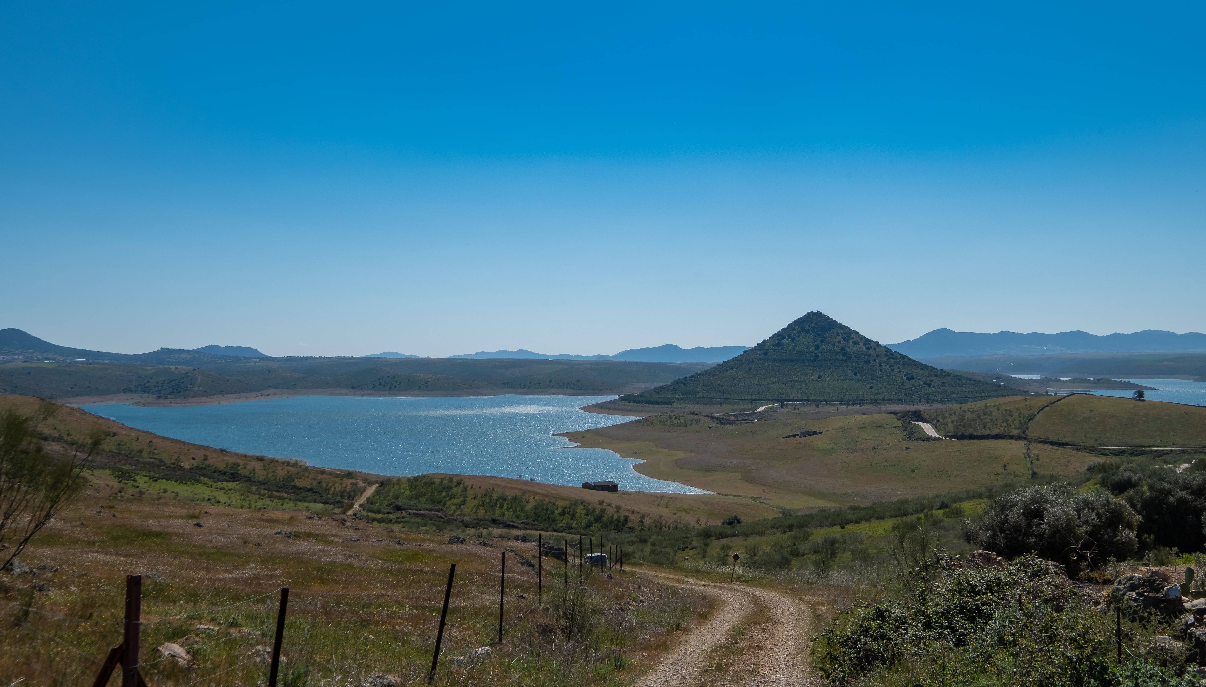 El mayor embalse de España, el de La Serena en Badajoz, apenas alcanza el 15 % de su capacidad.