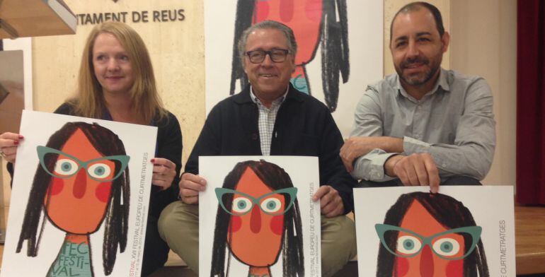 Els responsables del FEC, amb el regidor de cultura de Reus, Joaquim Sorio.