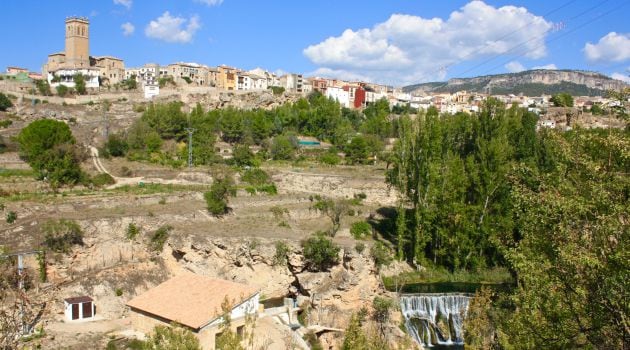 Priego, arriba; el río Escabas, abajo.