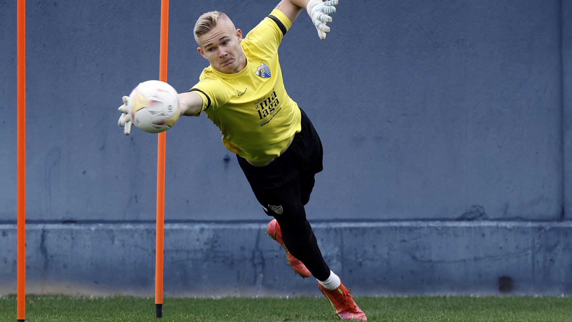 El Málaga volvió al trabajo en las instalaciones del anexo de La Rosaleda