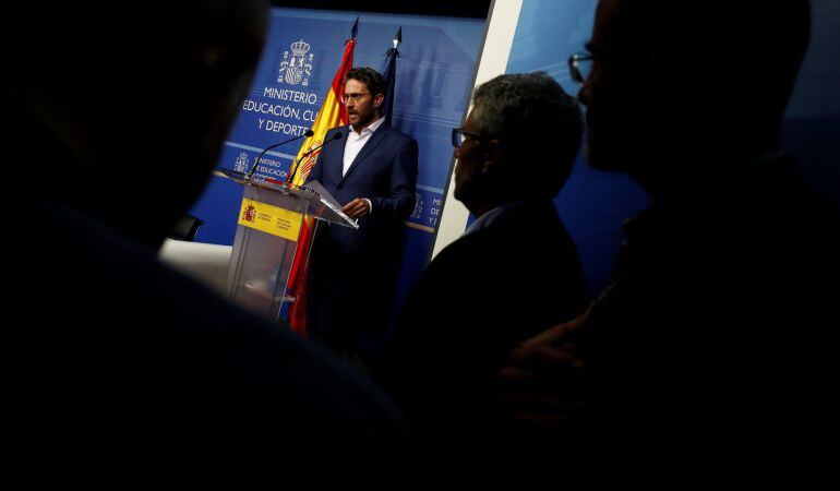 Maxim Huerta, ex ministro de Cultura y Deporte, durante la conferencia donde anunció su dimisión.