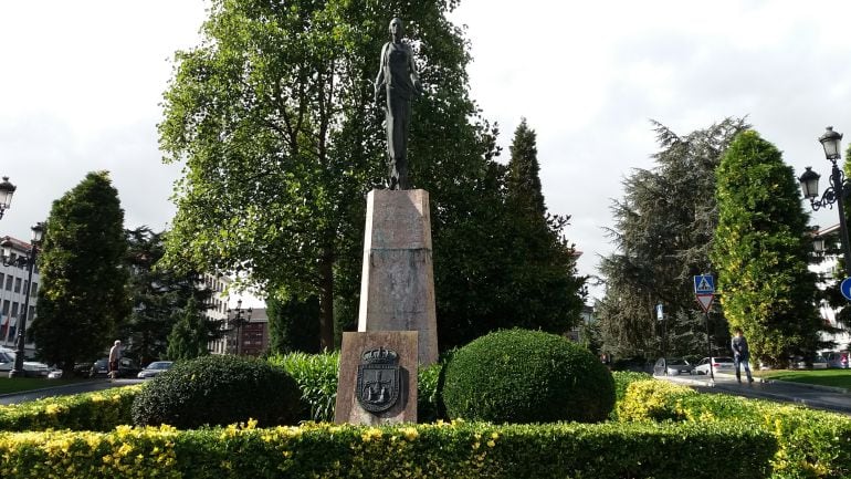 &quot;Monumento a la Paz&quot;, en la plaza de España, de Oviedo del que fue retirado el pasado año 2015 el medallón con la efigie de Franco y sustituido por el escudo de la ciudad.