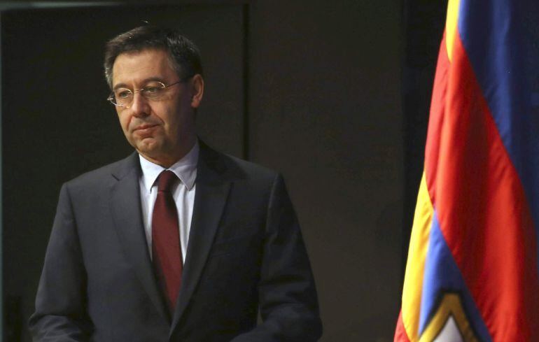 GRA259. MADRID, 03/02/2015.- Fotografía de archivo del 07/01/2015 del presidente del FC Barcelona, Josep María Bartomeu, que ha sido citado hoy por el juez Pablo Ruz para declarar como imputado el próximo viernes 13 de febrero por un delito fiscal en el fichaje del brasileño Neymar correspondiente al ejercicio de 2014, del que también tiene que responder el Barça como persona jurídica. El juez de la Audiencia Nacional lo ha acordado en un auto notificado hoy después de que ayer la Fiscalía le pidiera imputar a Bartomeu por un presunto delito fiscal cometido en el ejercicio 2014, en el que Hacienda calcula un fraude de 2,8 millones de euros por parte del presidente y del club, con lo que al Barça se le imputan ya tres delitos fiscales. EFE/Archivo/Toni Albir