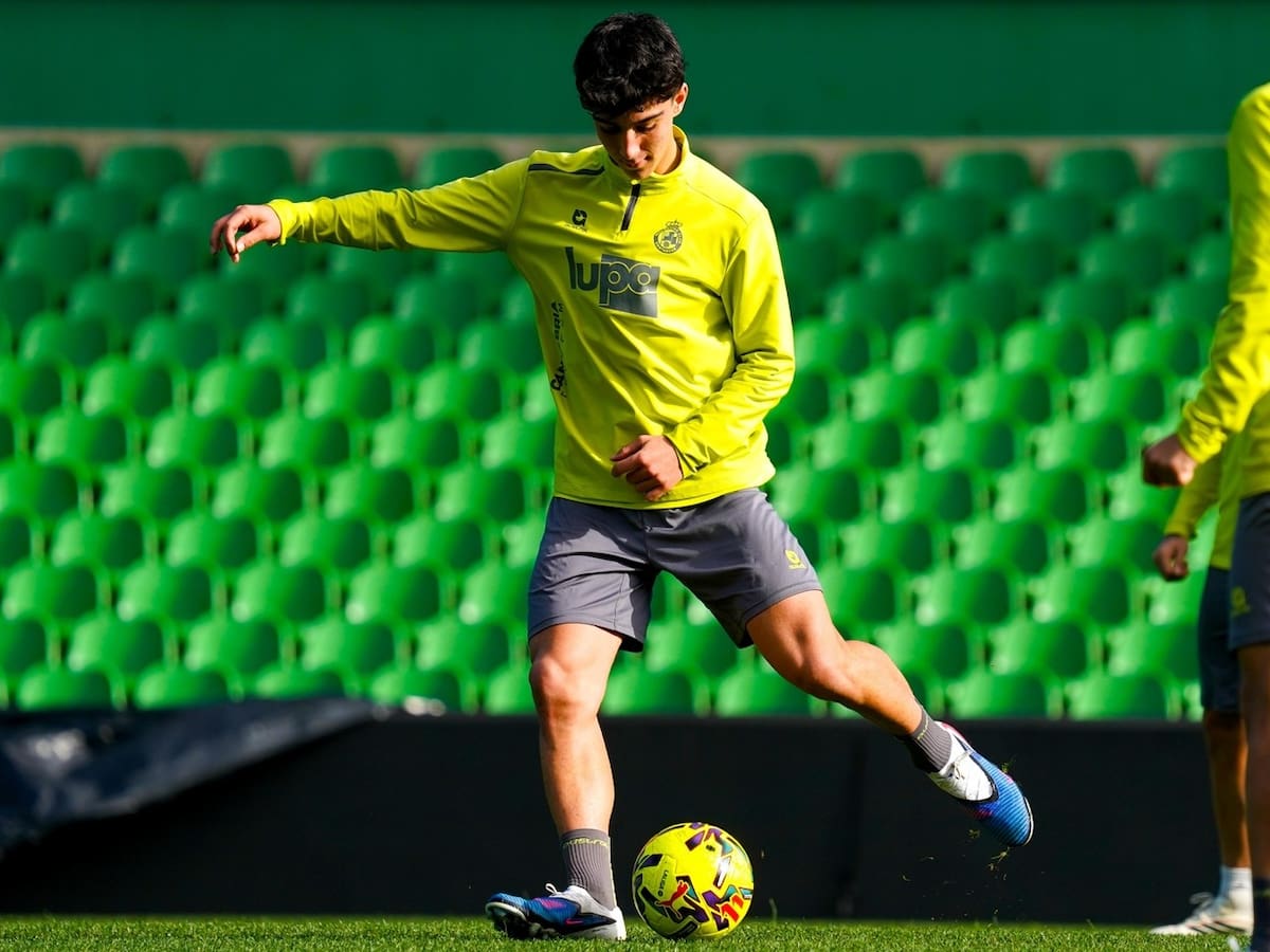 Madrid y Barça toman la delantera por Sergio Martínez, centrocampista del Racing