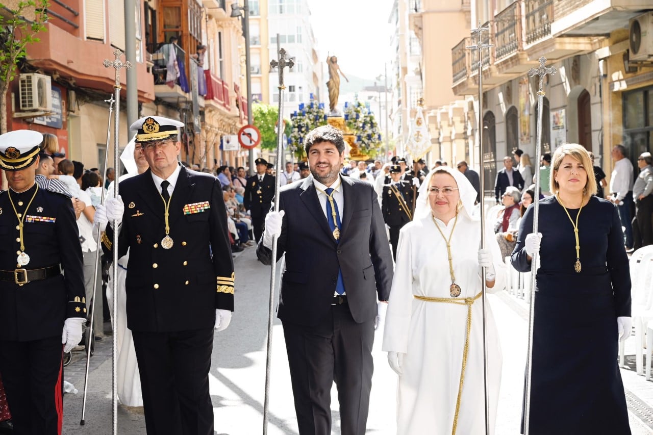 López Miras en la procesión del domingo de Resurrección en Cartagena