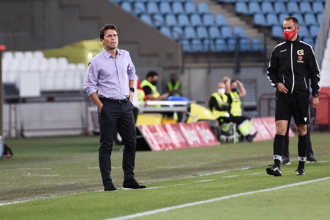 Rubi concentrado en el partido contra el Logroñés.