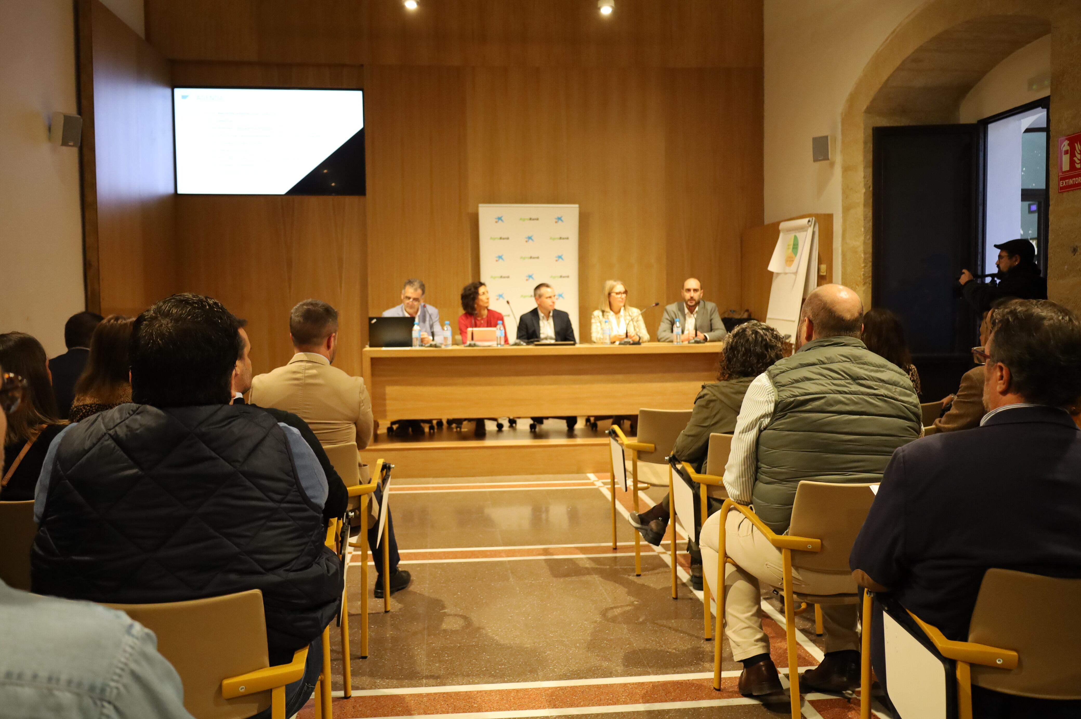 Encuentros Dualiza ‘Retos y oportunidades de la FP Dual en el sector del olivar’, celebrado en Úbeda