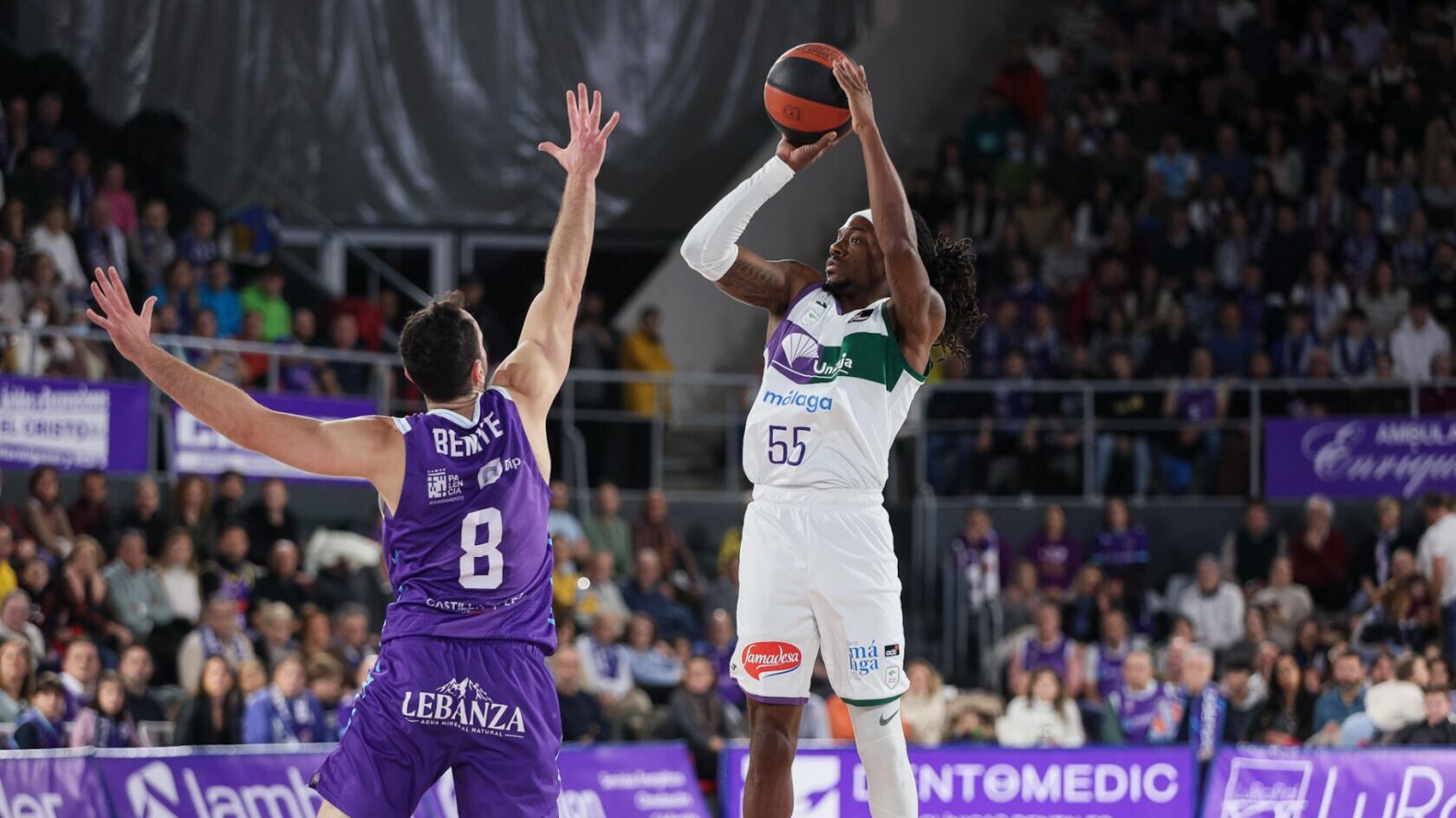 El Unicaja volvió a ganar esta vez al Zunder Palencia