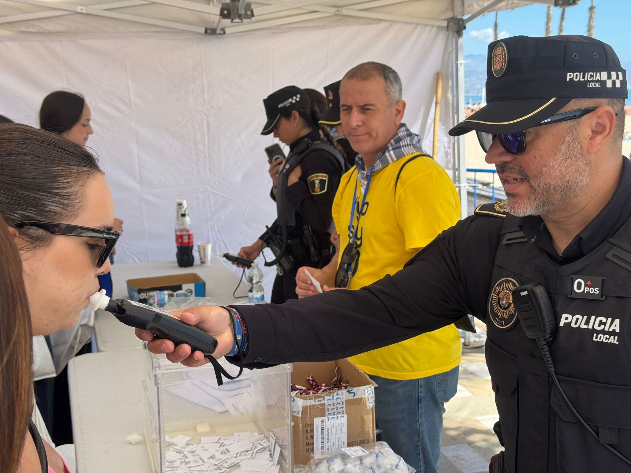 Una joven se somete a una prueba de alcoholemia en la Santa Faz 0,0 2026