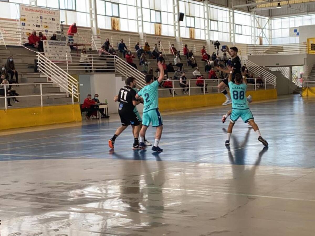 El Elda - C.E.E. da un golpe de autoridad anulando al Levante Marni (28-18)
