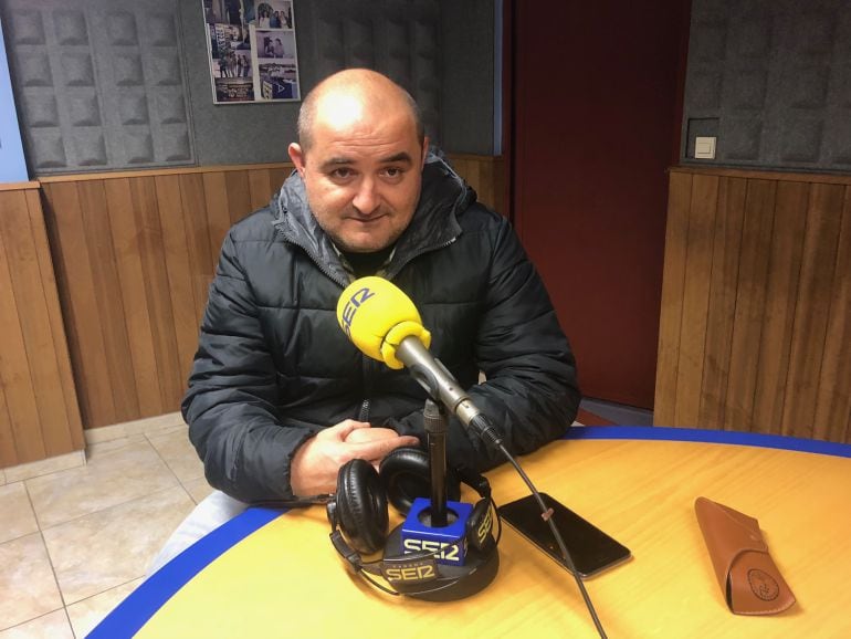 Iván Domenech en los estudios de Radio Ibiza 