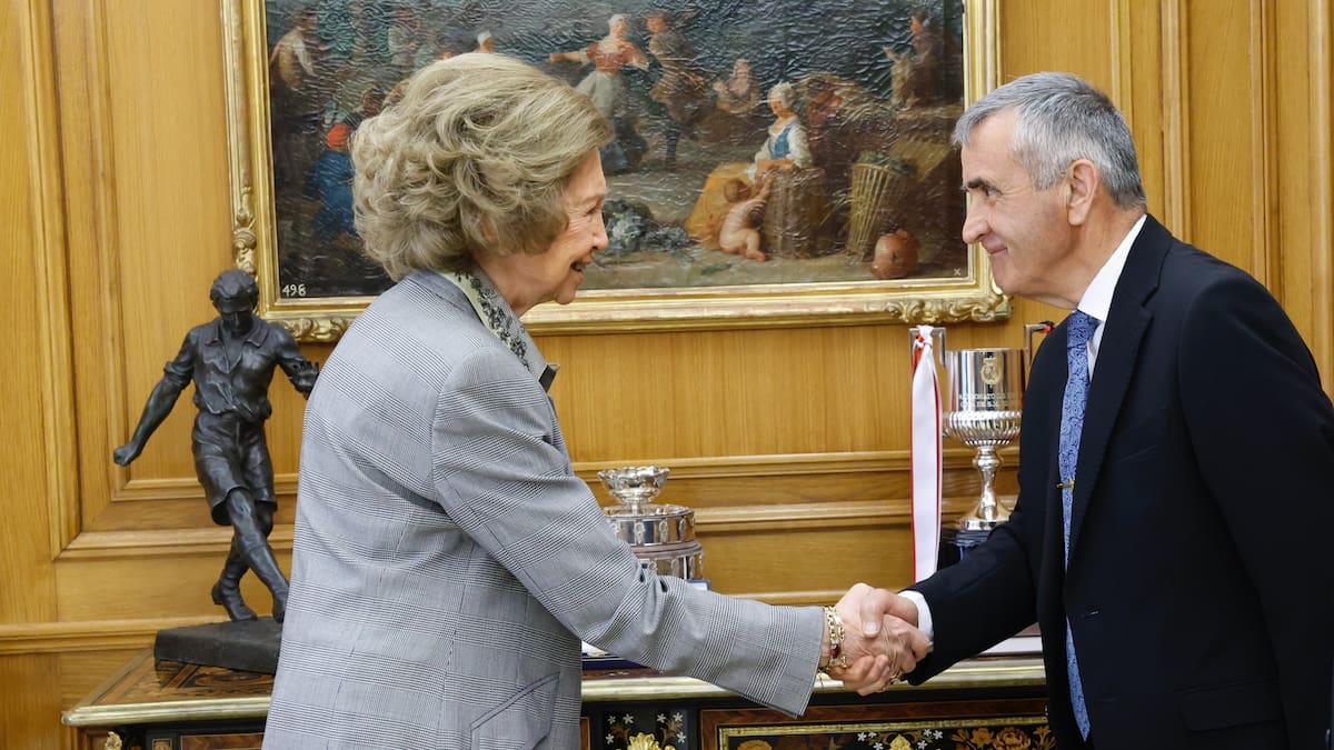 La reina Sofía ya tiene el retrato realizado por Adriano Palacios en la Escuela Municipal de Pintura de Quintanar de la Orden