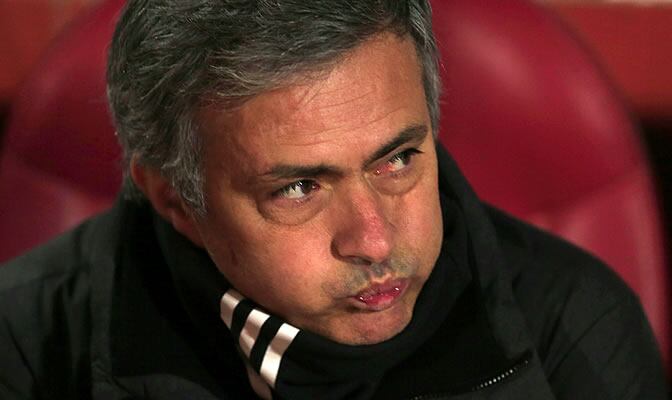 Mourinho resopla en el banquillo de Los Cármenes