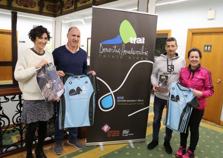 Presentación en el Ayuntamiento de Hondarribia de la carrera del domingo por la Talaia Bidea.