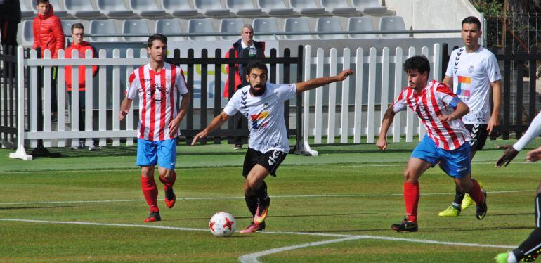 Carlos Bravo en un partido en La Fuensanta 