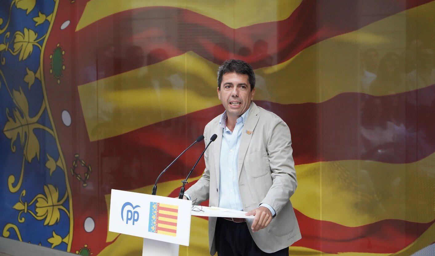 El presidente del PP de la Comunitat Valenciana, Carlos Mazón, ha presentado este sábado la Ley de Señas de Identidad que proponen los populares