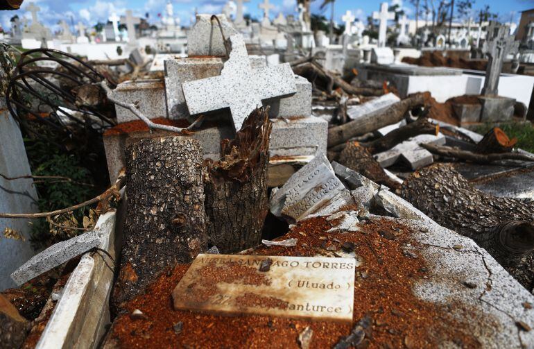 Las graves consecuencias del huracán María en un cementerio de Puerto Rico 