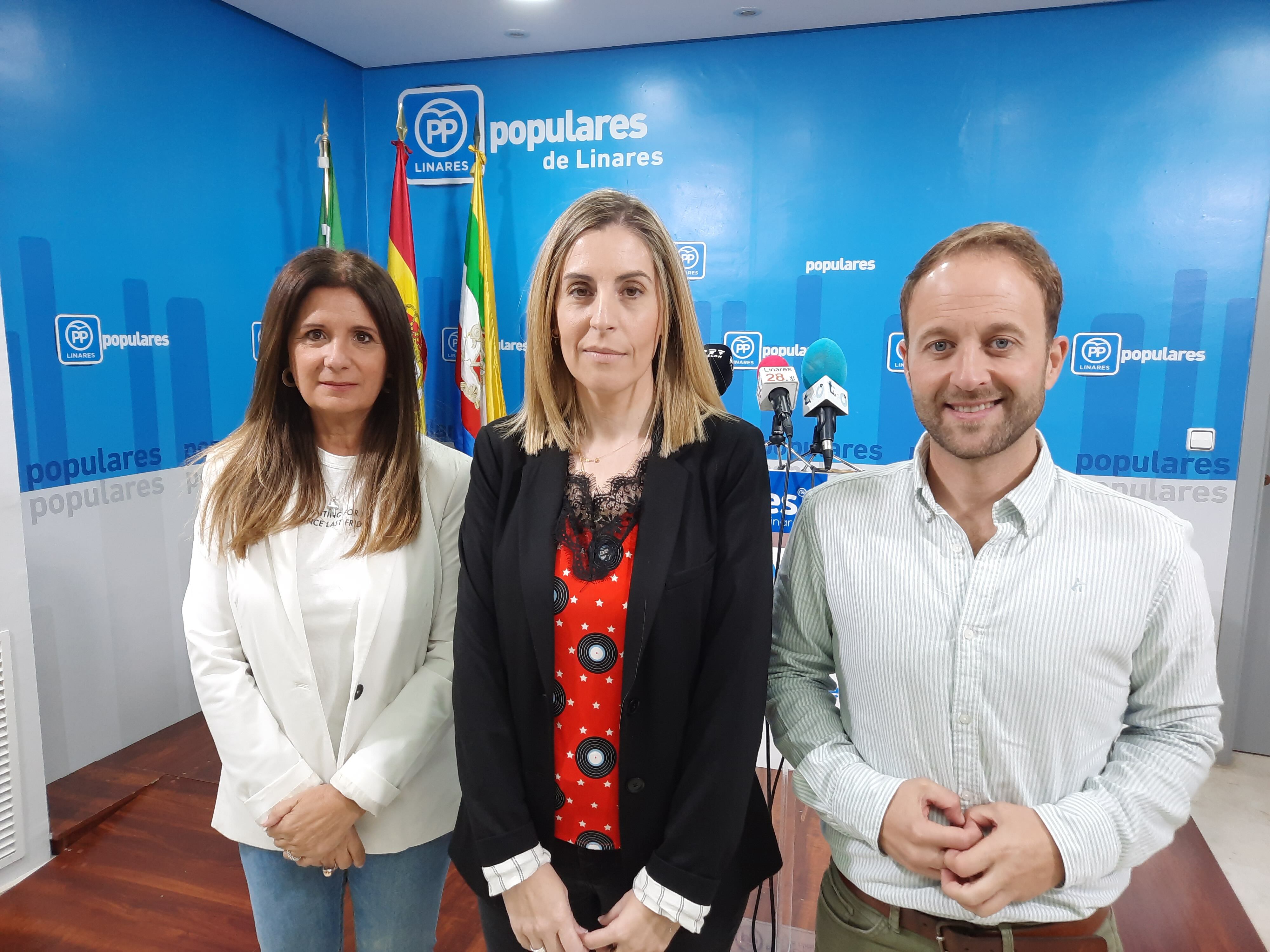 Auxi del Olmo, Mariola Aranda y Erik Domínguez (PP) en Linares.