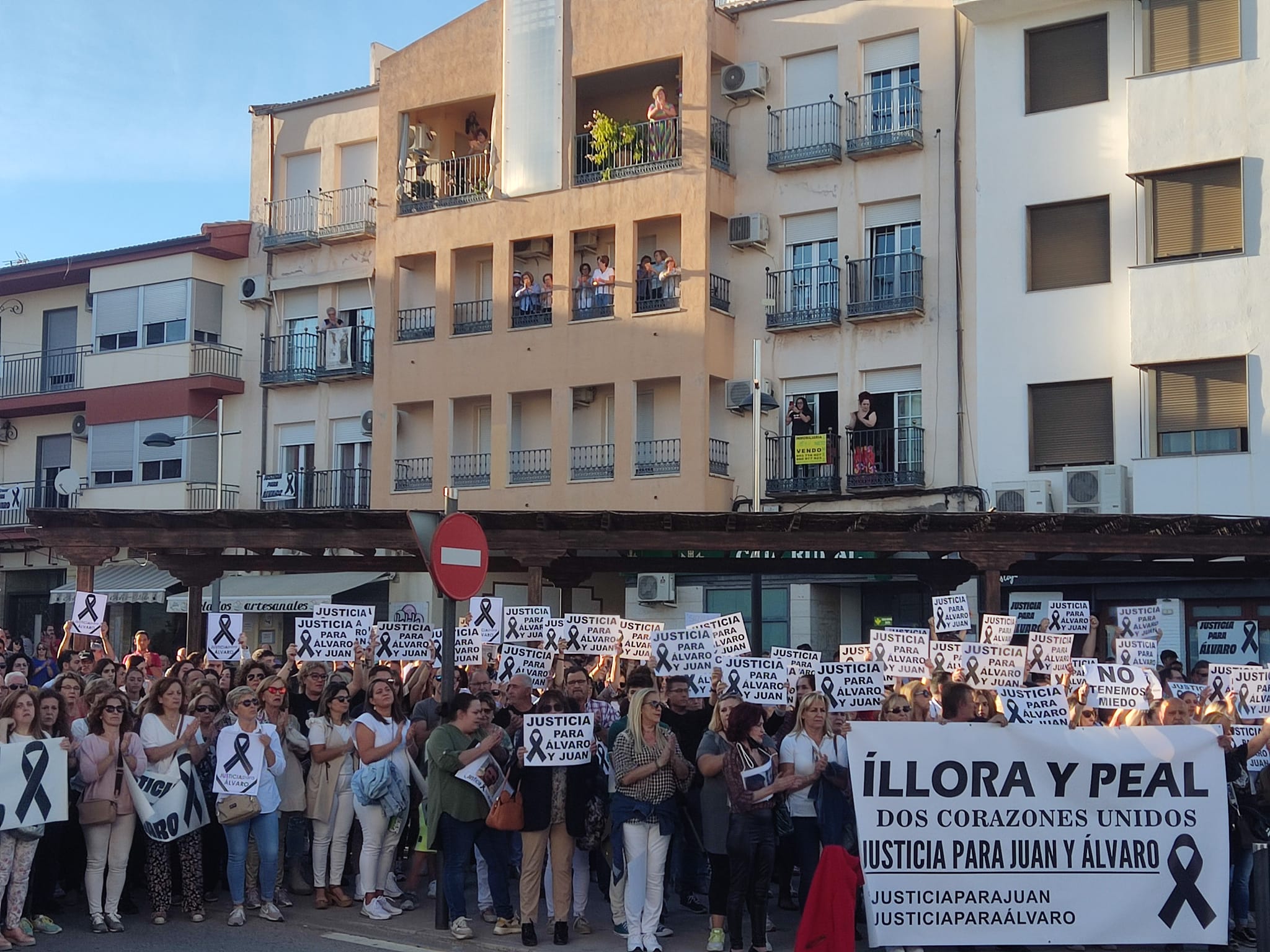 Asistentes a la concentración de este sábado 1 de octubre en Peal de Becerro.